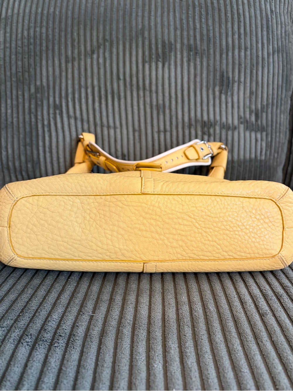 Coach Vintage Y2K Pebbled Leather SoHo Shoulder Bag in Butter Yellow 5054 - Picture 7 of 11